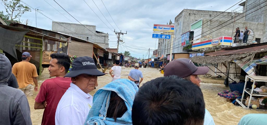 LEBIH DARI 1.500 WARGA MENGUNGSI AKIBAT BANJIR, PJ. BUPATI ASRA MINTA PEMERINTAH ACEH KERUK MUARA SUNGAI